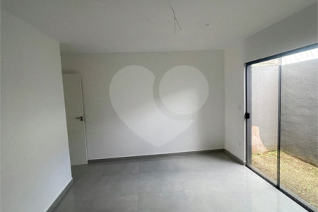 Casa à venda com 2 quartos, sendo 1 suíte, no condomínio Parque Guará, Rio de Janeiro - RJ