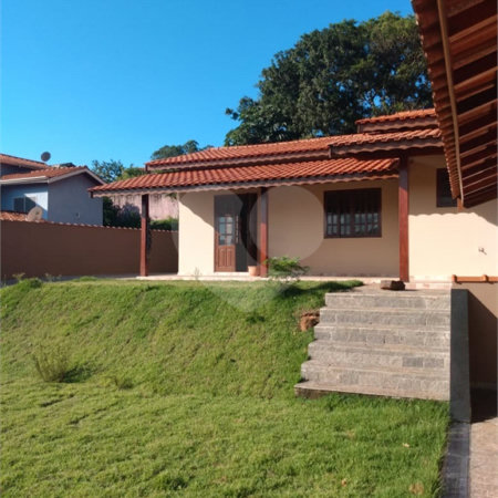 Casa à venda com 3 quartos, sendo 1 suíte, no condomínio Marf Ii, Bom Jesus dos Perdões - SP