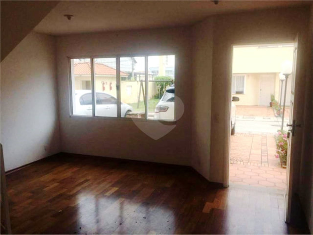 Casa à venda com 3 quartos, sendo 1 suíte,  no condomínio Vila das Macieiras, São Paulo - SP