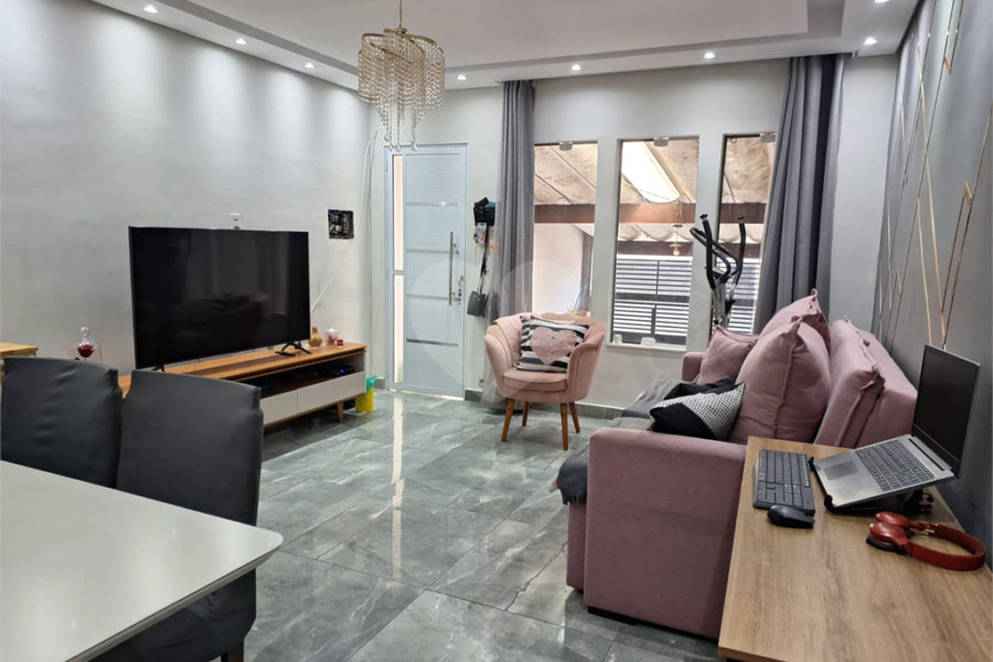 Sobrado à venda com 3 quartos em Jardim Santa Clara, Guarulhos, SP