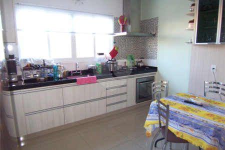 Casa à venda com 3 suítes no condomínio Residencial Recanto dos Paturis, Vinhedo - SP