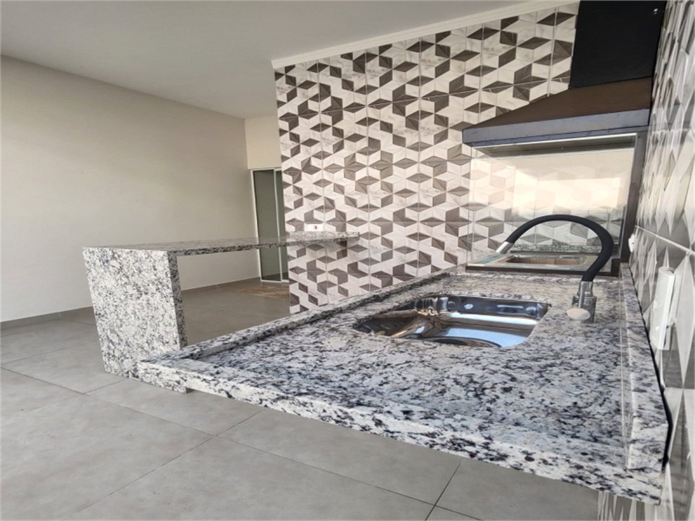 Casa à venda com 3 quartos, sendo 1 suíte,  no condomínio Atibaia Park 1, Atibaia - SP