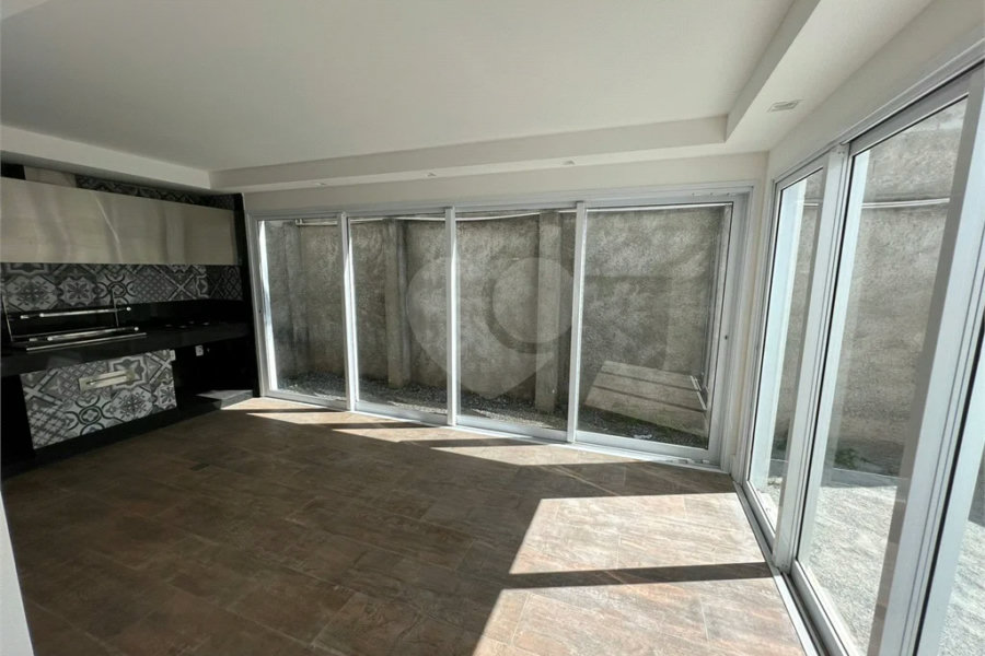 Casa à venda com 4 quartos, sendo 2 suítes, no condomínio Residencial Floresta, São Paulo - SP