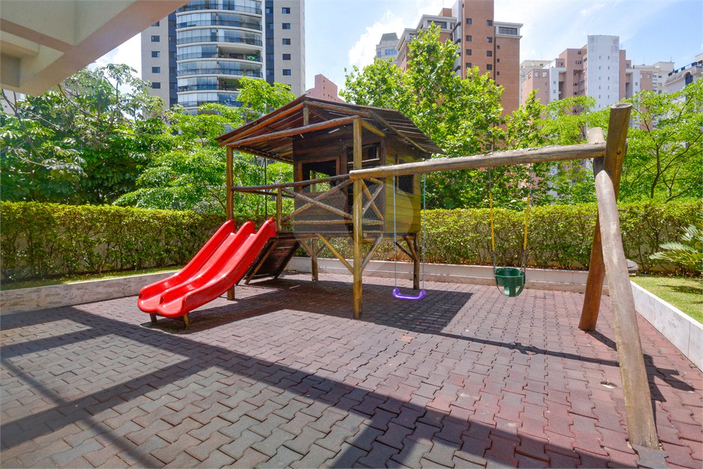 Apartamento à venda com 4 suítes,  em Vila Uberabinha, São Paulo, SP