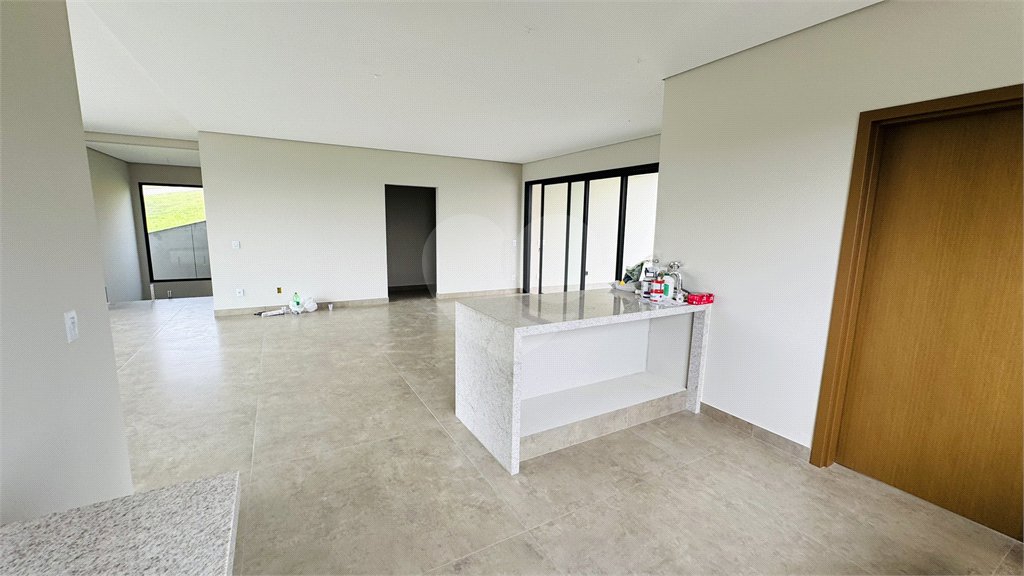 Casa à venda com 3 suítes no condomínio Santa Isabel I, Louveira - SP