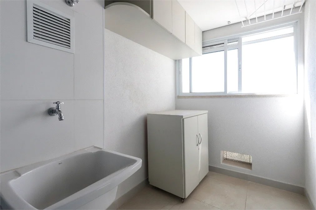 Apartamento à venda com 3 suítes em Vila Anastácio, São Paulo, SP