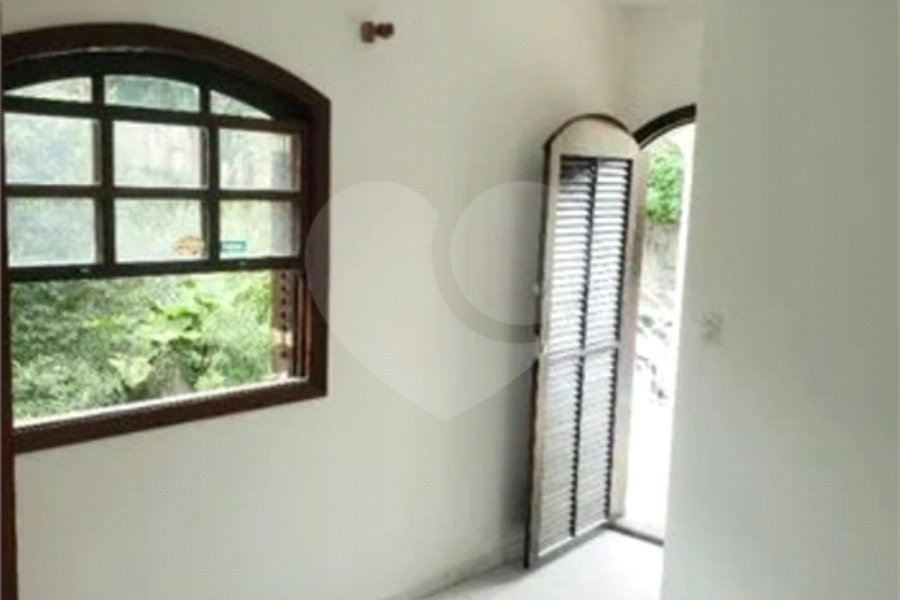 Sobrado à venda com 4 quartos, sendo 1 suíte, em Tremembé, São Paulo, SP