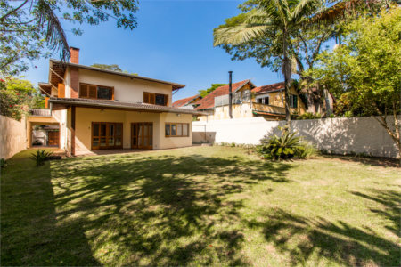 Sobrado à venda com 4 quartos, sendo 1 suíte,  em Jardim Marajoara, São Paulo, SP