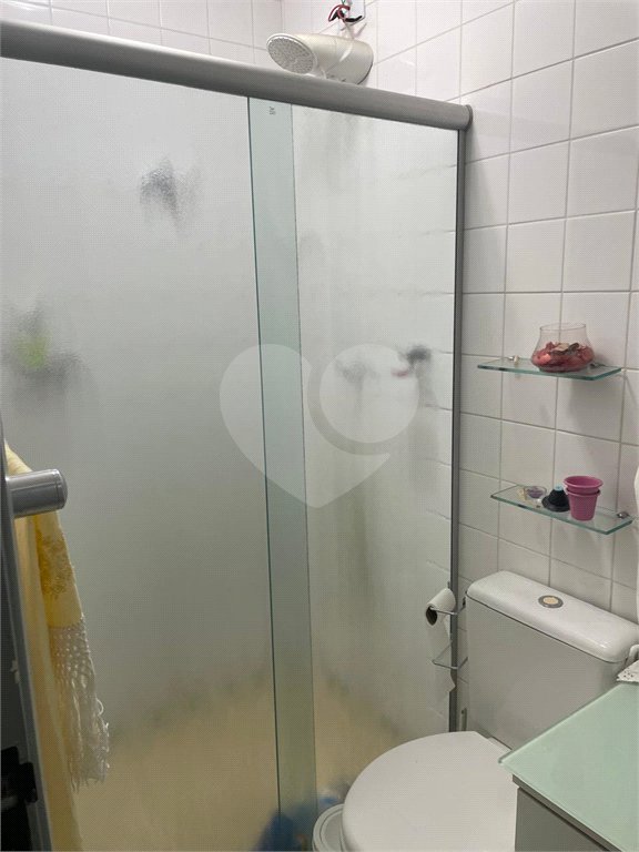 Casa à venda com 3 quartos, sendo 1 suíte, no condomínio Serranos, São Paulo - SP