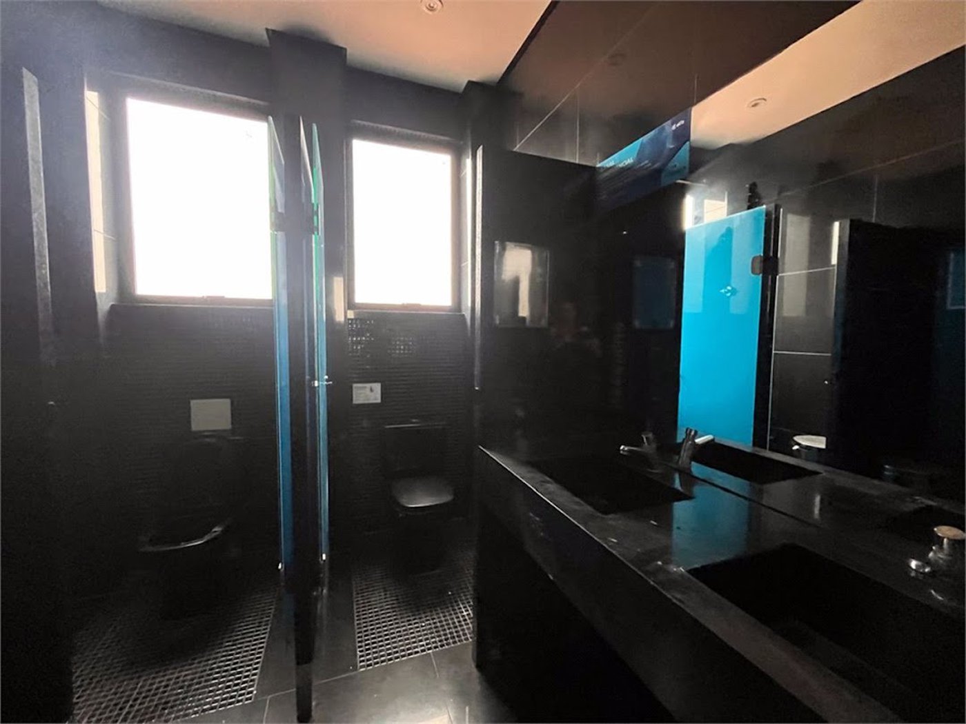 Prédio Corporativo em Santos | 4 Pavimentos | Galpão com Pé-Direito Duplo | Estrutura para +200 Pessoas | Compra Ou Locação