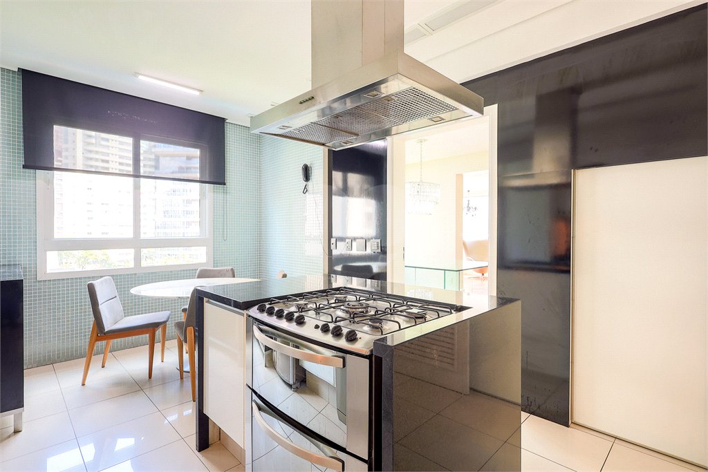 Apartamento à venda com 4 suítes,  em Jardim Paulistano, São Paulo, SP