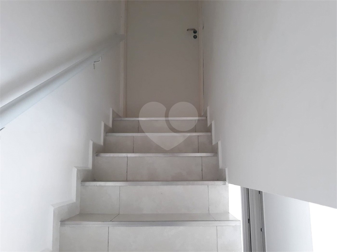 Apartamento à venda ou para alugar com 2 quartos, sendo 1 suíte,  em Vila Santa Isabel, São Roque, SP