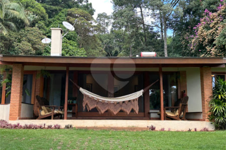Casa à venda com 4 quartos, sendo 2 suítes,  no condomínio Chacara Marques, Santana de Parnaíba - SP