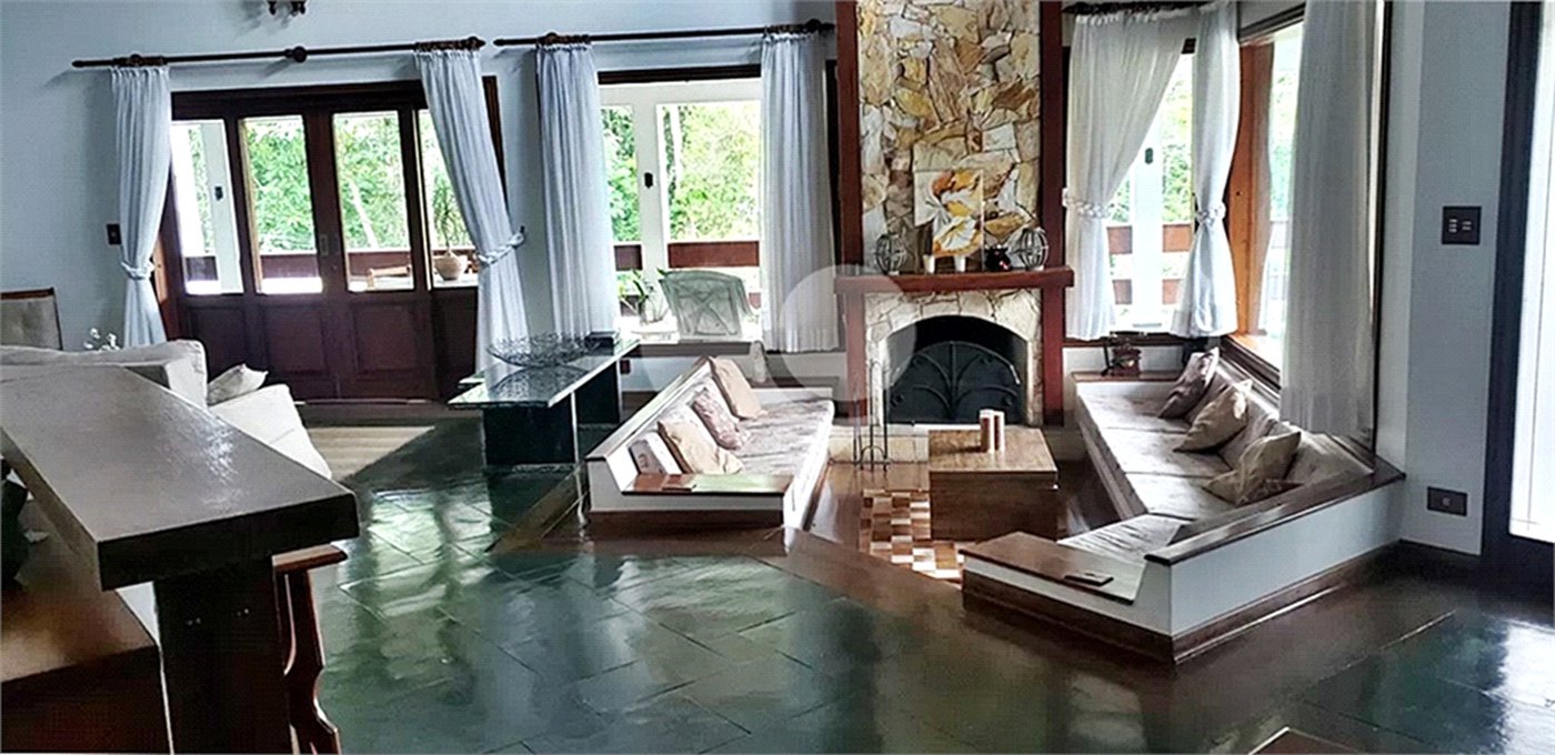 Casa à venda com 4 suítes no condomínio Alpes da Cantareira, Mairiporã - SP