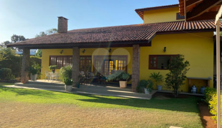 Casa à venda com 4 quartos, sendo 2 suítes,  no condomínio Monte Belo, Salto - SP