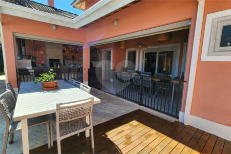 Casa à venda com 4 quartos, sendo 2 suítes, no condomínio Residencial Jardim Primavera, Louveira - SP