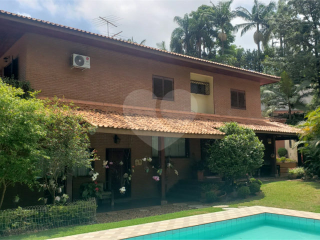Sobrado à venda com 4 quartos, sendo 2 suítes,  em Jardim Marajoara, São Paulo, SP