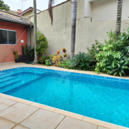 Sobrado à venda com 4 quartos, sendo 2 suítes, em Vila Petrópolis, Atibaia, SP