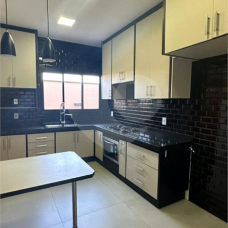 Casa à venda com 3 quartos, sendo 2 suítes, no condomínio Residencial Maria Dulce, Indaiatuba - SP