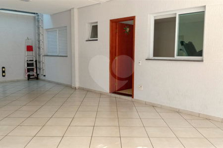 Sobrado à venda com 4 quartos, sendo 2 suítes,  em Vila Gilda, Santo André, SP