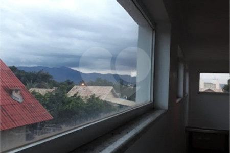 Sobrado à venda com 5 quartos, sendo 3 suítes, em Campos de Atibaia, Atibaia, SP