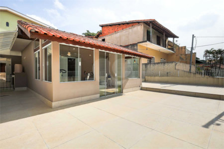 Casa Térrea à venda com 3 quartos, sendo 1 suíte, em Cidade Vargas, São Paulo, SP