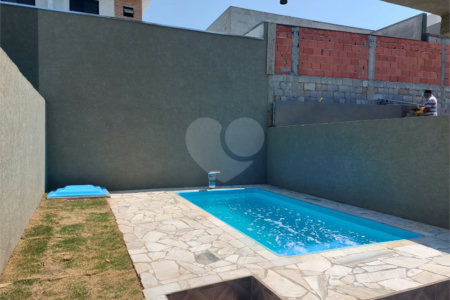 Sobrado à venda ou para alugar com 3 quartos, sendo 1 suíte, em Jardim do Lago, Atibaia, SP
