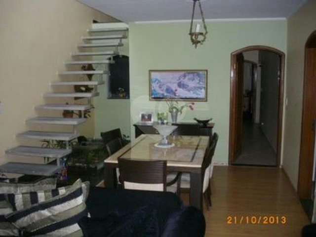 Sobrado à venda com 4 quartos, sendo 2 suítes,  em Carandiru, São Paulo, SP