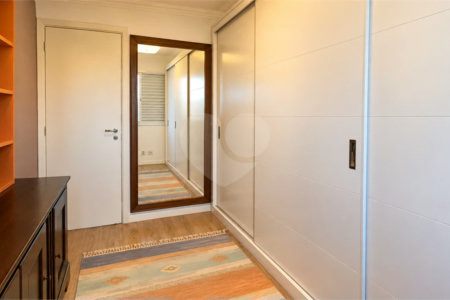 Apartamento com 3 dormitórios, 1 suíte, sala ampliada, varanda gourmet, planejados e 2 vagas. Condomínio com lazer completo e ótima localização em São Bernardo do Campo.