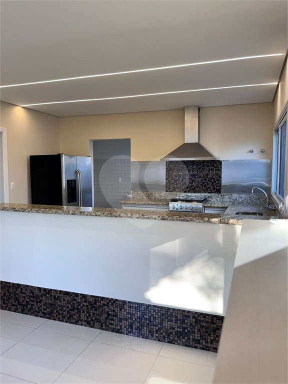 Casa à venda com 4 quartos, sendo 3 suítes, no condomínio Terras de Mont Serrat, Salto - SP