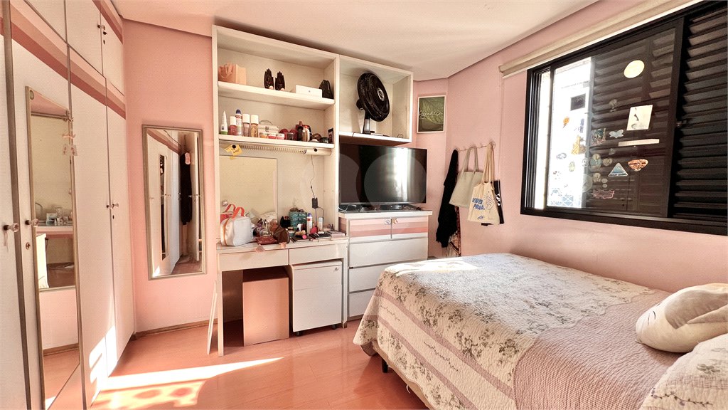 Apartamento à venda com 4 quartos, sendo 1 suíte, em Vila Mariana, São Paulo, SP