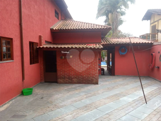 Casa à venda com 3 quartos, sendo 2 suítes,  no condomínio Alpes da Cantareira, Mairiporã - SP