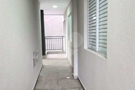 Casa à venda com 2 quartos, sendo 1 suíte, no condomínio Residencial Sanches, São Paulo - SP