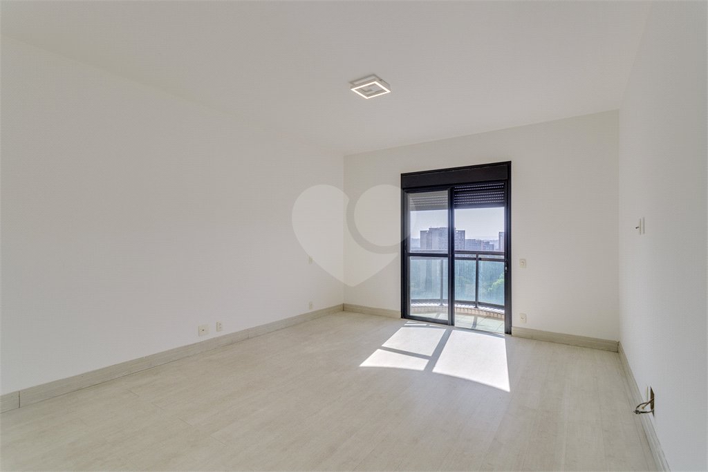 Apartamento à venda com 3 quartos, sendo 1 suíte, em Morumbi, São Paulo, SP