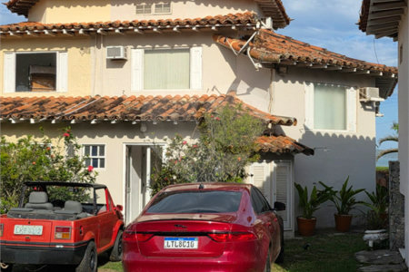 Casa à venda com 5 quartos, sendo 1 suíte,  em Praia Rasa, Armação dos Búzios, RJ