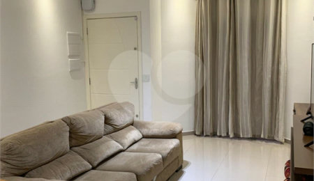 Sobrado à venda com 3 quartos, sendo 1 suíte, em Vila Gumercindo, São Paulo, SP