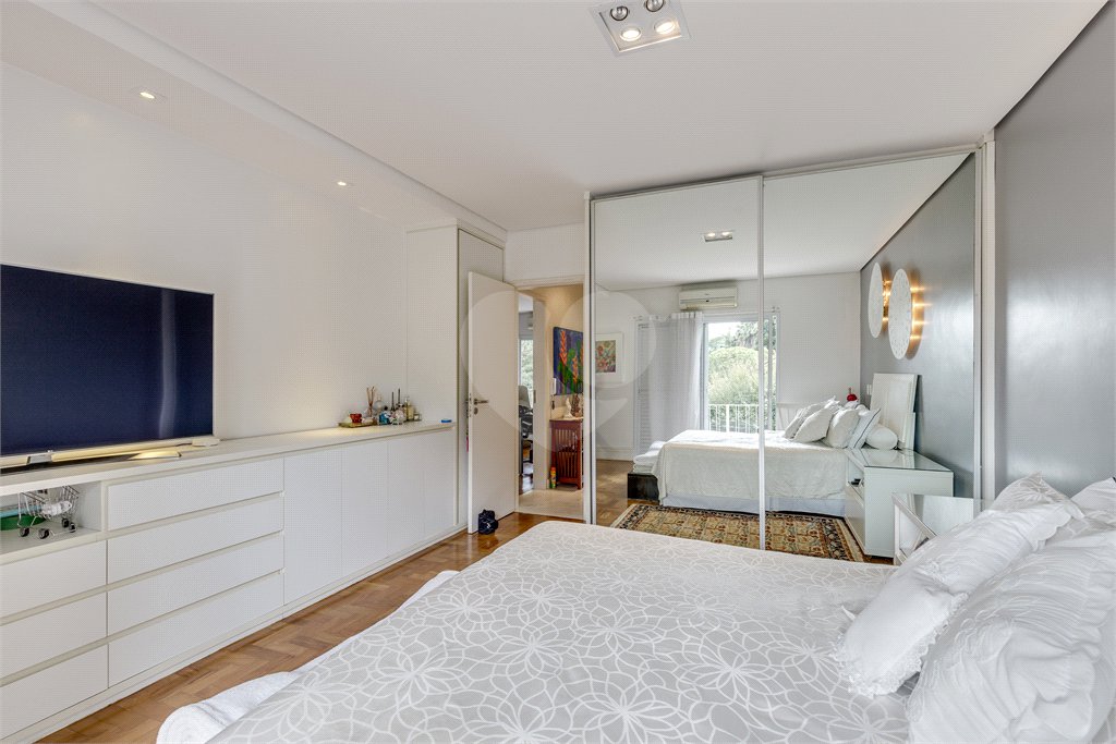 Casa de Vila à venda com 3 quartos, sendo 2 suítes, em Brooklin Velho, São Paulo, SP