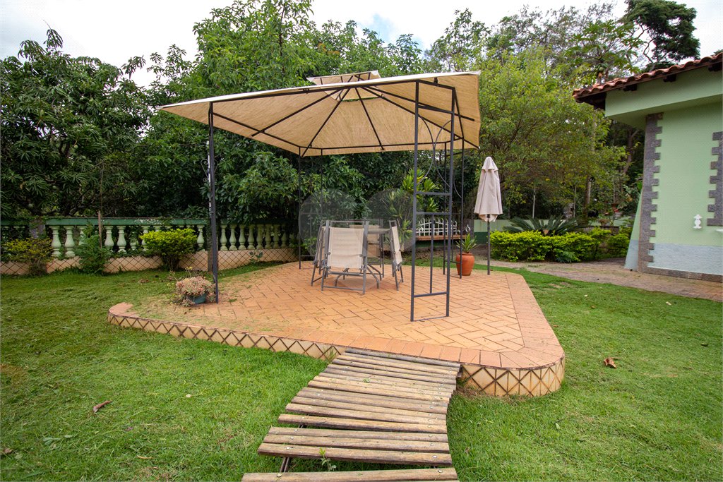 Casa à venda ou para alugar com 5 quartos, sendo 2 suítes, no condomínio Restinga Verde, São Roque - SP