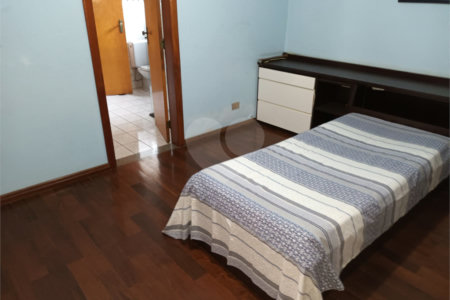 Casa à venda com 4 quartos, sendo 3 suítes, no condomínio Arujá 5, Arujá - SP