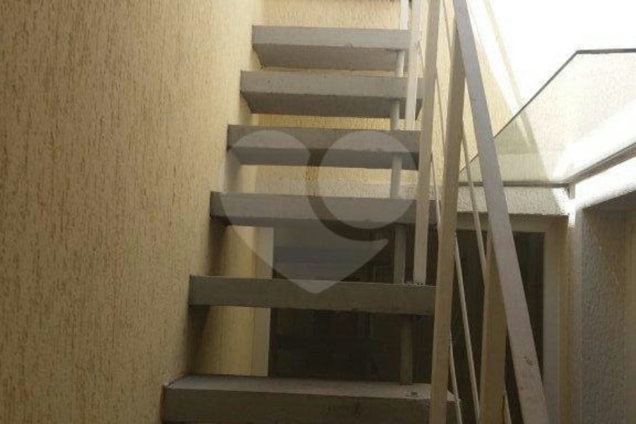 Sobrado à venda com 3 suítes em Vila Romero, São Paulo, SP