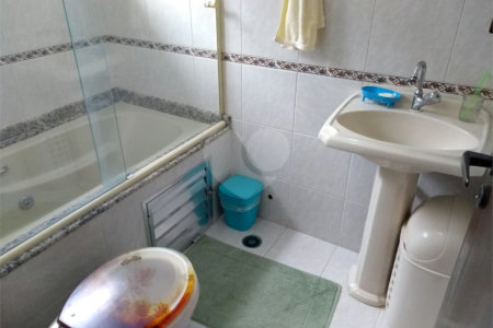 Sobrado à venda com 4 quartos, sendo 2 suítes,  em Bosque da Saúde, São Paulo, SP