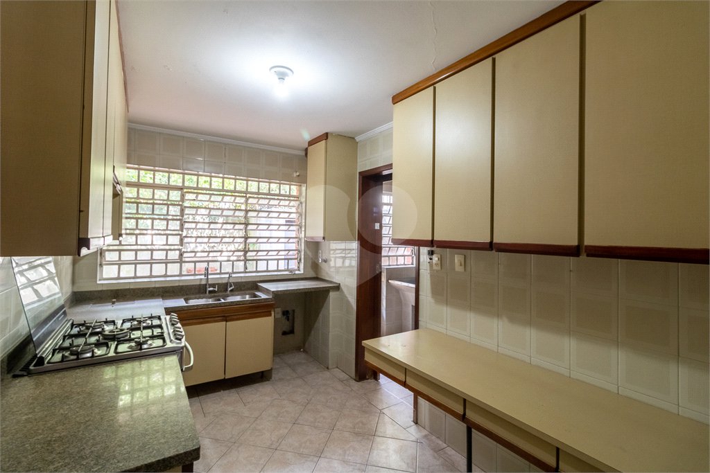 Sobrado à venda com 5 quartos, sendo 3 suítes, em Alto da Boa Vista, São Paulo, SP
