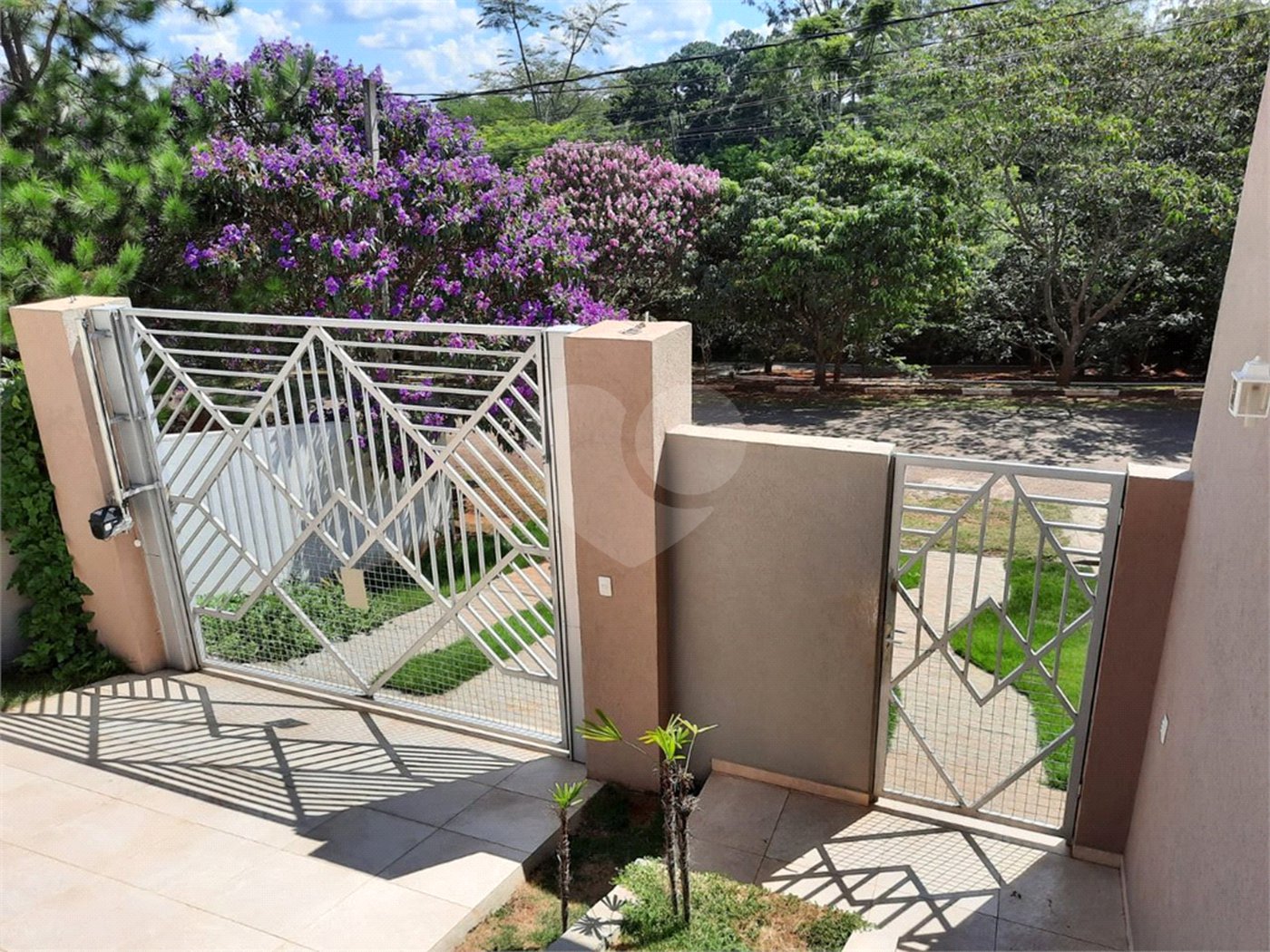 Casa à venda com 4 quartos, sendo 2 suítes, no condomínio Parque das Garças, Atibaia - SP