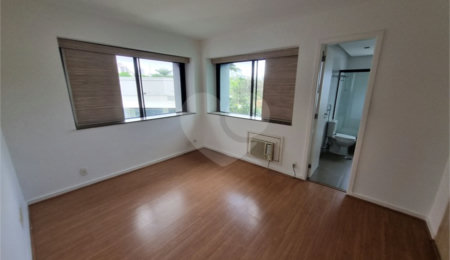 Apartamento à venda com 2 quartos, sendo 1 suíte,  em Barra da Tijuca, Rio de Janeiro, RJ