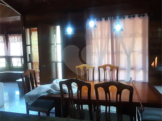 Casa à venda com 5 quartos, sendo 1 suíte,  no condomínio Parque Suiça, Caieiras - SP