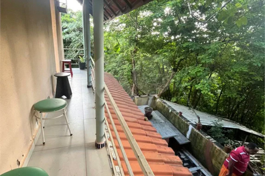 Casa ampla no bairro Terra Rica com 3 pavimentos e excelente estrutura.