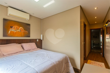 Casa à venda com 4 quartos, sendo 2 suítes, em Jardim Prudência, São Paulo, SP