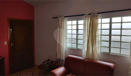 Casa à venda com 3 quartos, sendo 1 suíte, em Vila Santa Helena, Atibaia, SP