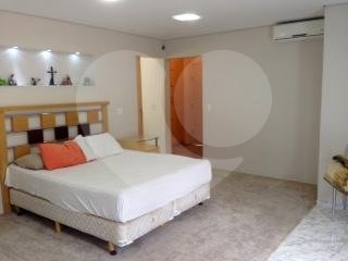 Sobrado à venda com 4 quartos, sendo 2 suítes, em Alpes da Cantareira, Mairiporã, SP
