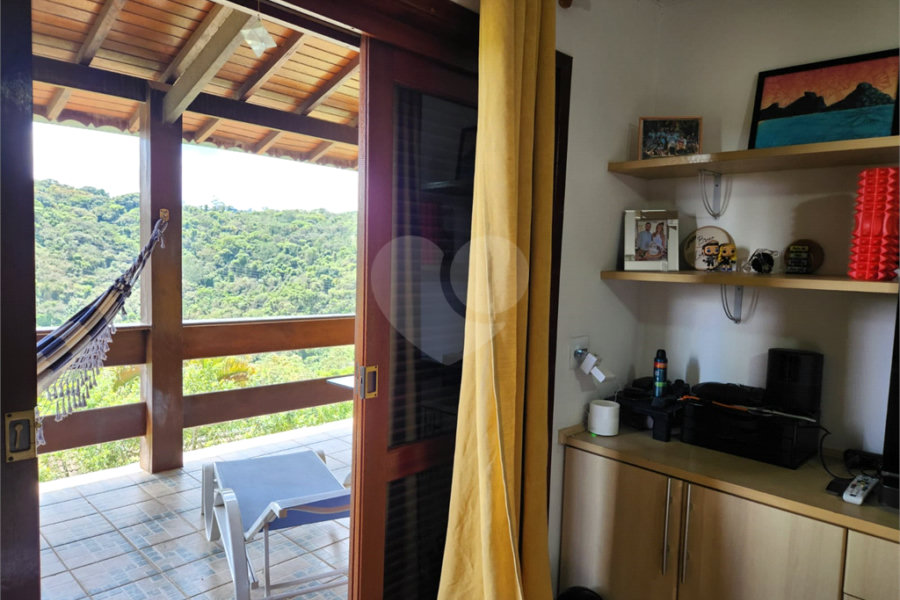 Casa à venda com 5 suítes no condomínio Suíça da Cantareira, Mairiporã - SP